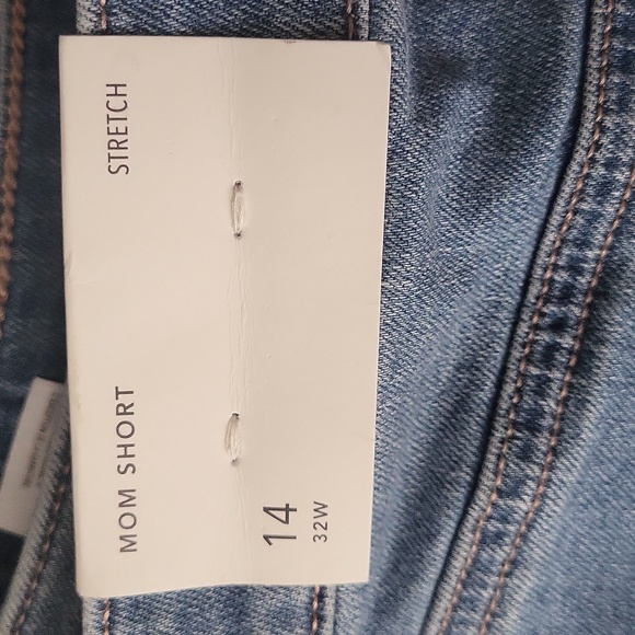 American Eagle Mom Shorts NWT - Picture 3 of 3